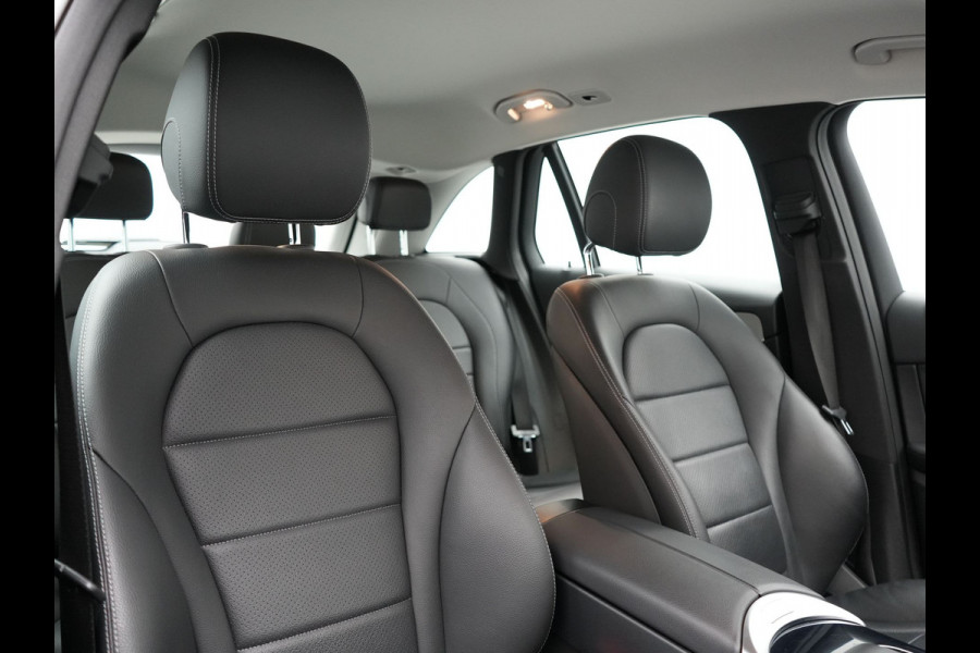 Mercedes-Benz GLC 300e 4MATIC Premium Plug In Hybrid 320pk PHEV | Trekhaak af fabriek | Apple Carplay | Keyless | DAB | Lederen Sportstoelen | Navi Full Map | BLIS |