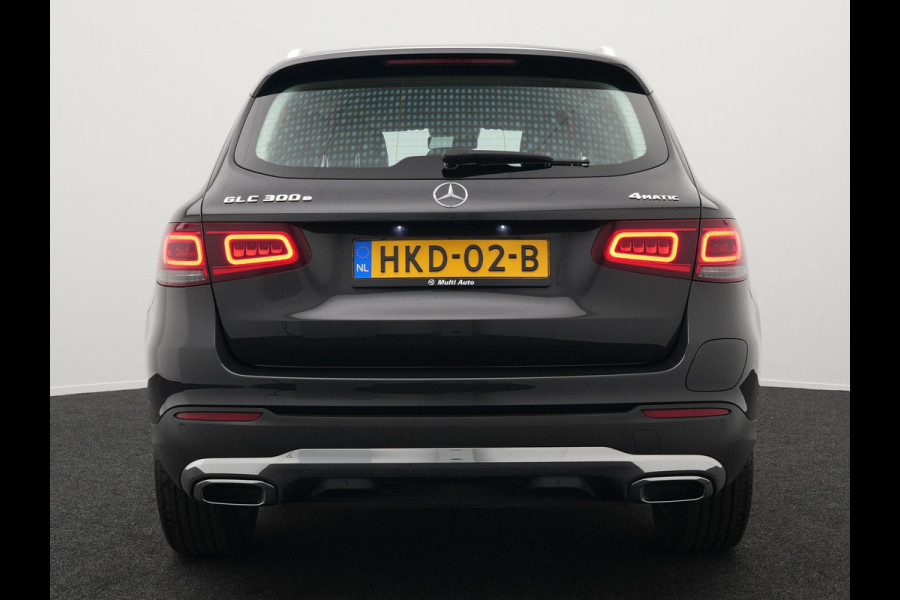 Mercedes-Benz GLC 300e 4MATIC Premium Plug In Hybrid 320pk PHEV | Trekhaak af fabriek | Apple Carplay | Keyless | DAB | Lederen Sportstoelen | Navi Full Map | BLIS |