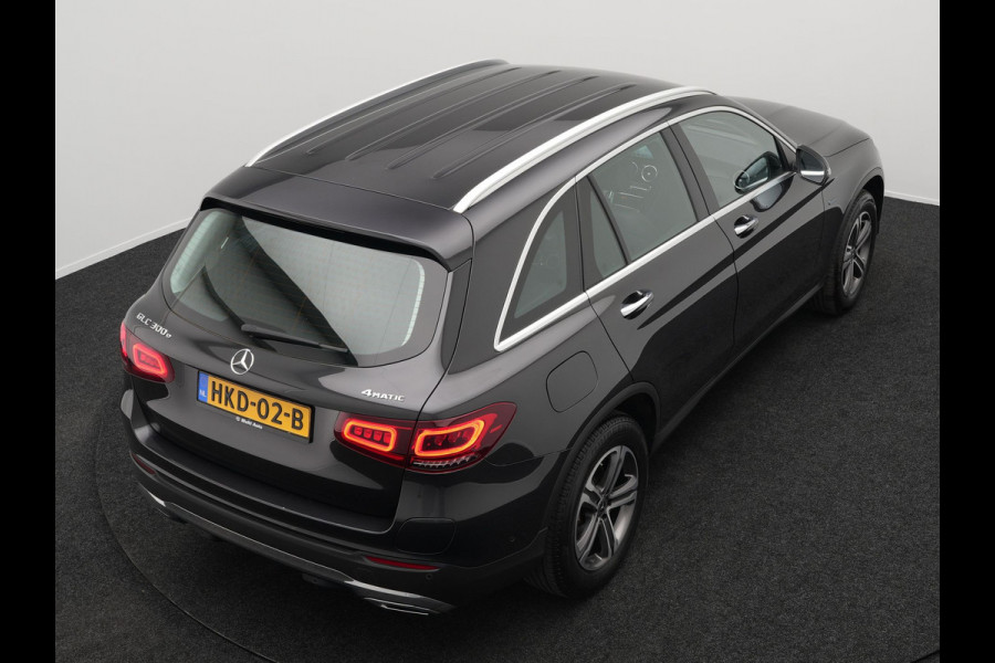 Mercedes-Benz GLC 300e 4MATIC Premium Plug In Hybrid 320pk PHEV | Trekhaak af fabriek | Apple Carplay | Keyless | DAB | Lederen Sportstoelen | Navi Full Map | BLIS |