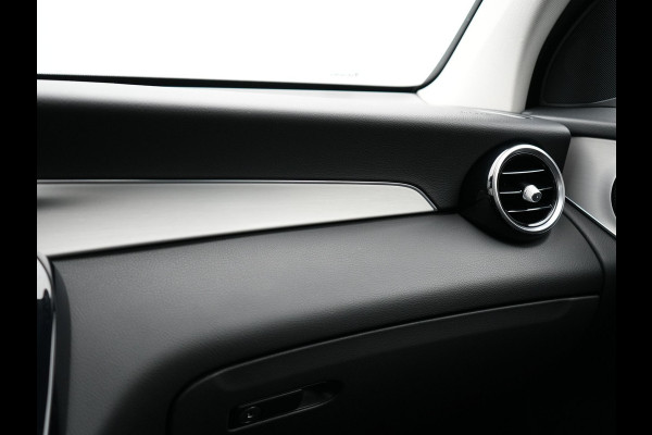 Mercedes-Benz GLC 300e 4MATIC Premium Plug In Hybrid 320pk PHEV | Trekhaak af fabriek | Apple Carplay | Keyless | DAB | Lederen Sportstoelen | Navi Full Map | BLIS |