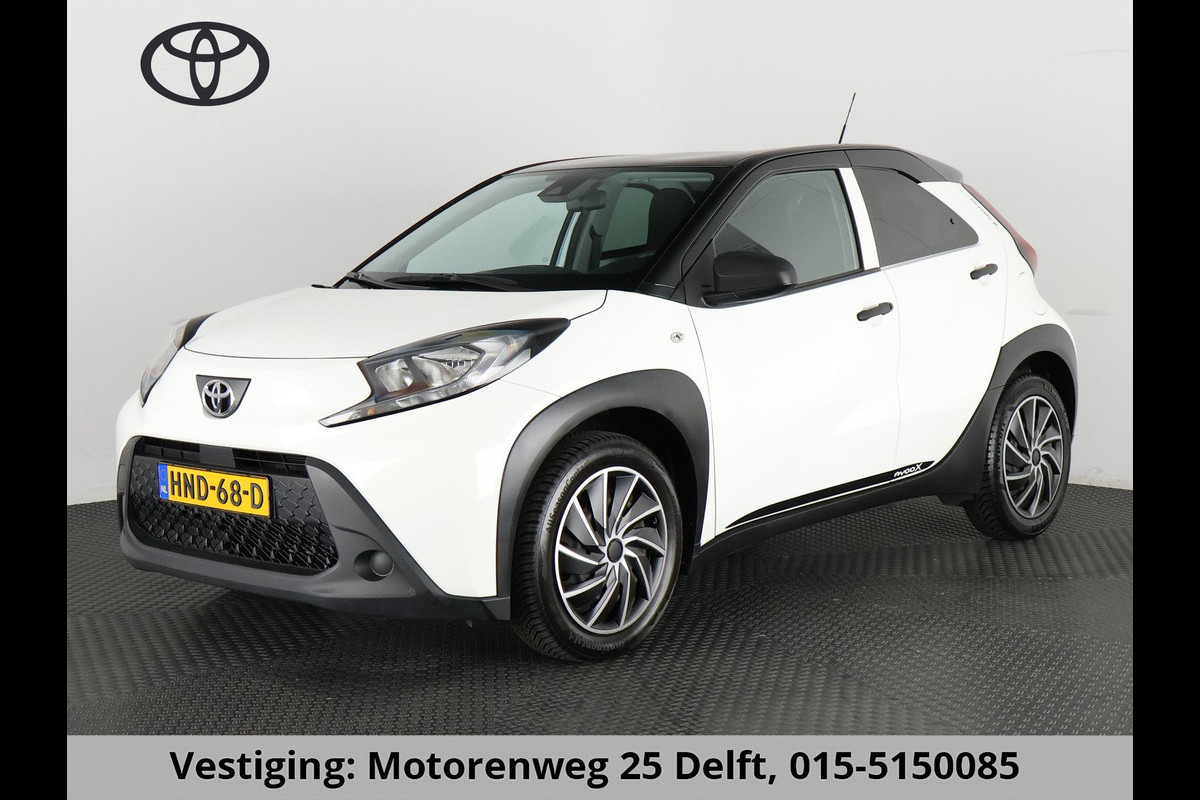 Toyota Aygo X 1.0 VVT-i MT PLAY BLACK & WHITE EDITION CRUISE CONTROLL. CLOUD NAVIGATIE. AIRCO GARANTIE TOT 2033 !! Toyota Aygo X 1.0 VVT-i MT PLAY BLACK & WHITE EDITION CRUISE CONTROLL. CLOUD NAVIGATIE. AIRCO GARANTIE TOT 2033 !!