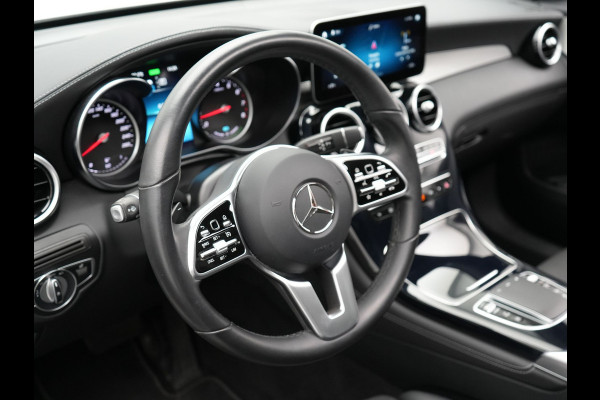 Mercedes-Benz GLC 300e 4MATIC AMG Night Plug in Hybrid 320pk | PHEV | Panodak | Trekhaak af Fabriek | Carplay | Navi | Camera | Spraakbediening | DAB | Stoelverwarming | Cruise Control |