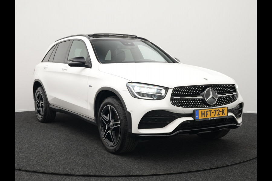 Mercedes-Benz GLC 300e 4MATIC AMG Night Plug in Hybrid 320pk | PHEV | Panodak | Trekhaak af Fabriek | Carplay | Navi | Camera | Spraakbediening | DAB | Stoelverwarming | Cruise Control |