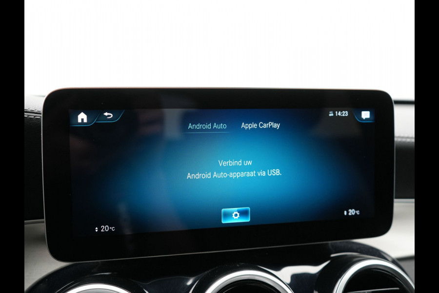 Mercedes-Benz GLC 300e 4MATIC AMG Night Plug in Hybrid 320pk | PHEV | Panodak | Trekhaak af Fabriek | Carplay | Navi | Camera | Spraakbediening | DAB | Stoelverwarming | Cruise Control |