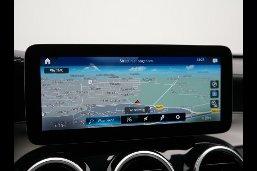 Mercedes-Benz GLC 300e 4MATIC AMG Night Plug in Hybrid 320pk | PHEV | Panodak | Trekhaak af Fabriek | Carplay | Navi | Camera | Spraakbediening | DAB | Stoelverwarming | Cruise Control |
