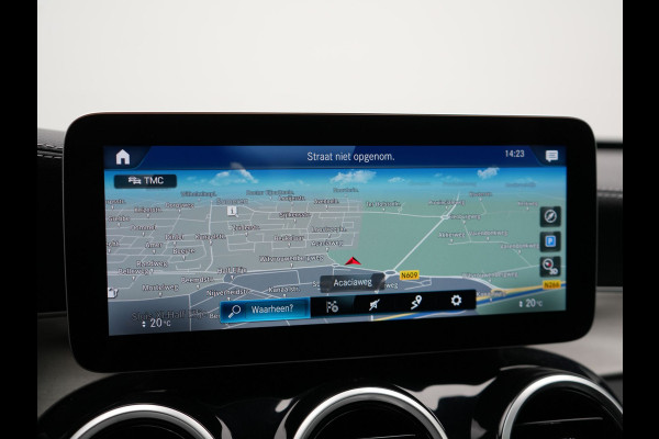 Mercedes-Benz GLC 300e 4MATIC AMG Night Plug in Hybrid 320pk | PHEV | Panodak | Trekhaak af Fabriek | Carplay | Navi | Camera | Spraakbediening | DAB | Stoelverwarming | Cruise Control |