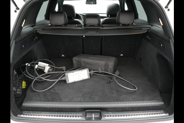 Mercedes-Benz GLC 300e 4MATIC AMG Night Plug in Hybrid 320pk | PHEV | Panodak | Trekhaak af Fabriek | Carplay | Navi | Camera | Spraakbediening | DAB | Stoelverwarming | Cruise Control |