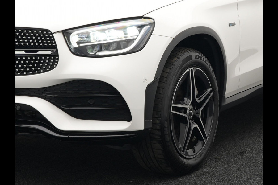 Mercedes-Benz GLC 300e 4MATIC AMG Night Plug in Hybrid 320pk | PHEV | Panodak | Trekhaak af Fabriek | Carplay | Navi | Camera | Spraakbediening | DAB | Stoelverwarming | Cruise Control |