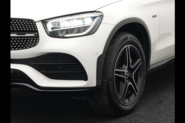 Mercedes-Benz GLC 300e 4MATIC AMG Night Plug in Hybrid 320pk | PHEV | Panodak | Trekhaak af Fabriek | Carplay | Navi | Camera | Spraakbediening | DAB | Stoelverwarming | Cruise Control |