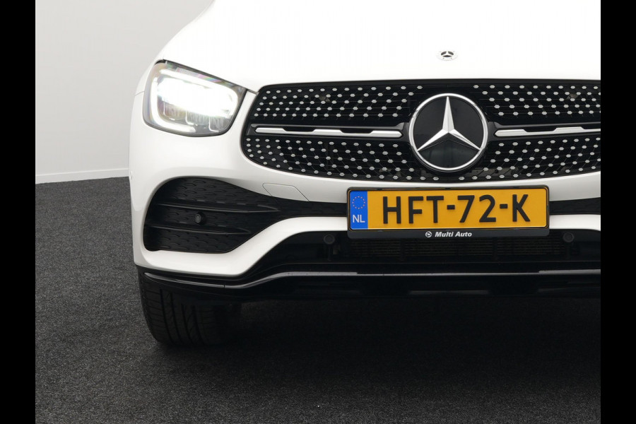 Mercedes-Benz GLC 300e 4MATIC AMG Night Plug in Hybrid 320pk | PHEV | Panodak | Trekhaak af Fabriek | Carplay | Navi | Camera | Spraakbediening | DAB | Stoelverwarming | Cruise Control |