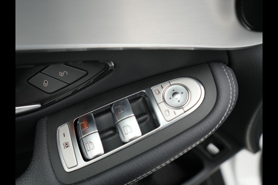 Mercedes-Benz GLC 300e 4MATIC AMG Night Plug in Hybrid 320pk | PHEV | Panodak | Trekhaak af Fabriek | Carplay | Navi | Camera | Spraakbediening | DAB | Stoelverwarming | Cruise Control |