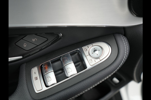 Mercedes-Benz GLC 300e 4MATIC AMG Night Plug in Hybrid 320pk | PHEV | Panodak | Trekhaak af Fabriek | Carplay | Navi | Camera | Spraakbediening | DAB | Stoelverwarming | Cruise Control |
