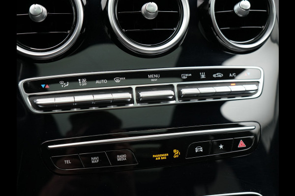 Mercedes-Benz GLC 300e 4MATIC AMG Night Plug in Hybrid 320pk | PHEV | Panodak | Trekhaak af Fabriek | Carplay | Navi | Camera | Spraakbediening | DAB | Stoelverwarming | Cruise Control |