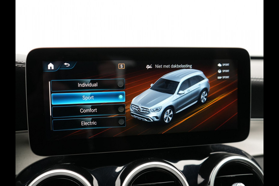 Mercedes-Benz GLC 300e 4MATIC AMG Night Plug in Hybrid 320pk | PHEV | Panodak | Trekhaak af Fabriek | Carplay | Navi | Camera | Spraakbediening | DAB | Stoelverwarming | Cruise Control |