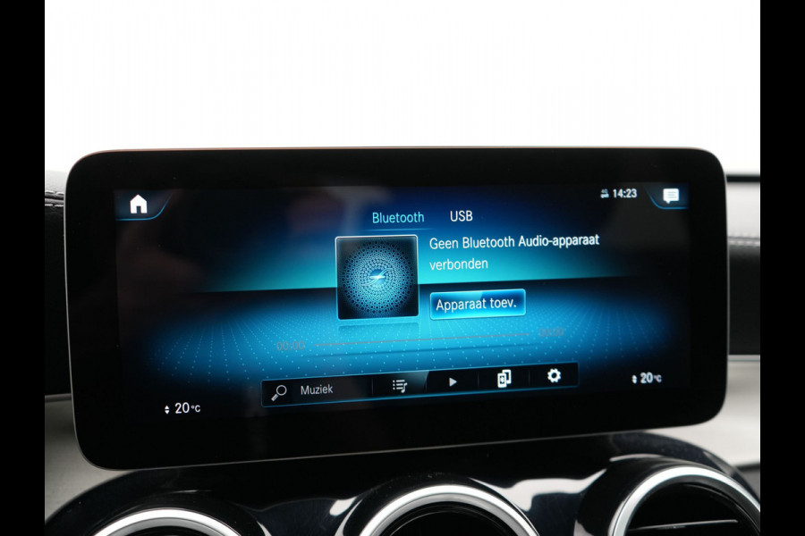 Mercedes-Benz GLC 300e 4MATIC AMG Night Plug in Hybrid 320pk | PHEV | Panodak | Trekhaak af Fabriek | Carplay | Navi | Camera | Spraakbediening | DAB | Stoelverwarming | Cruise Control |
