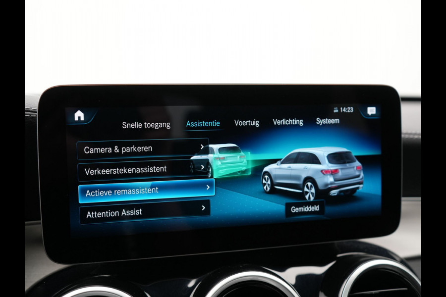 Mercedes-Benz GLC 300e 4MATIC AMG Night Plug in Hybrid 320pk | PHEV | Panodak | Trekhaak af Fabriek | Carplay | Navi | Camera | Spraakbediening | DAB | Stoelverwarming | Cruise Control |