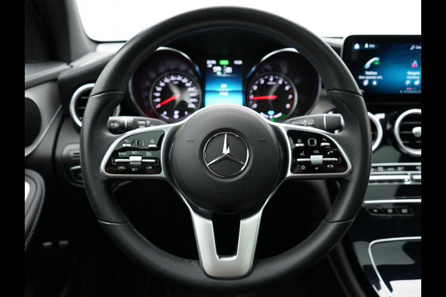 Mercedes-Benz GLC 300e 4MATIC AMG Night Plug in Hybrid 320pk | PHEV | Panodak | Trekhaak af Fabriek | Carplay | Navi | Camera | Spraakbediening | DAB | Stoelverwarming | Cruise Control |