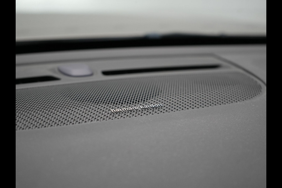 Volvo XC40 T5 Recharge Inscription Plug In Hybrid 261pk PHEV | Trekhaak af Fabriek | Adaptive Cruise | Lederen Sportstoelen Memory | Harman Kardon | Pilot Assist | Camera | 19"L.M |
