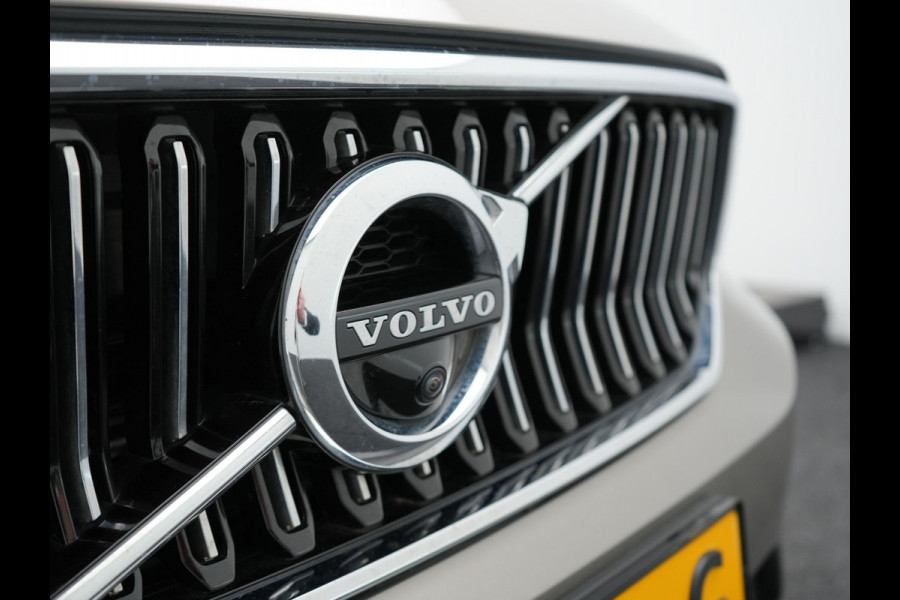 Volvo XC40 T5 Recharge Inscription Plug In Hybrid 261pk PHEV | Trekhaak af Fabriek | Adaptive Cruise | Lederen Sportstoelen Memory | Harman Kardon | Pilot Assist | Camera | 19"L.M |