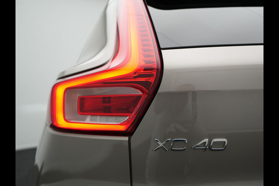 Volvo XC40 T5 Recharge Inscription Plug In Hybrid 261pk PHEV | Trekhaak af Fabriek | Adaptive Cruise | Lederen Sportstoelen Memory | Harman Kardon | Pilot Assist | Camera | 19"L.M |