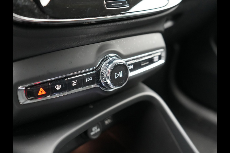 Volvo XC40 T5 Recharge Inscription Plug In Hybrid 261pk PHEV | Trekhaak af Fabriek | Adaptive Cruise | Lederen Sportstoelen Memory | Harman Kardon | Pilot Assist | Camera | 19"L.M |