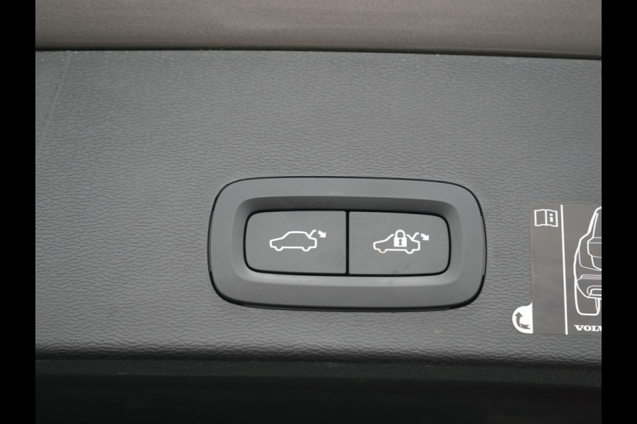 Volvo XC40 T5 Recharge Inscription Plug In Hybrid 261pk PHEV | Trekhaak af Fabriek | Adaptive Cruise | Lederen Sportstoelen Memory | Harman Kardon | Pilot Assist | Camera | 19"L.M |