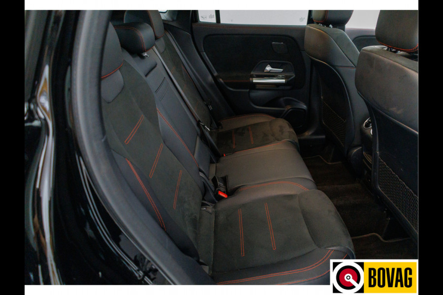 Mercedes-Benz GLA 200 Business Solution AMG | Panoramadak | Multibeam led | Keyless | Verwarmde memorystoelen Fender audio, Navigatie, Ambianceverlichting, Achteruitrijcamera