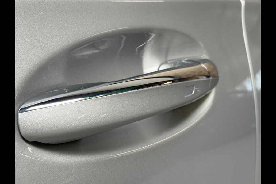 Mercedes-Benz A-Klasse 250 e AMG Line | pano | sfeerverlichting | camera | Stoelverwarming | keyless