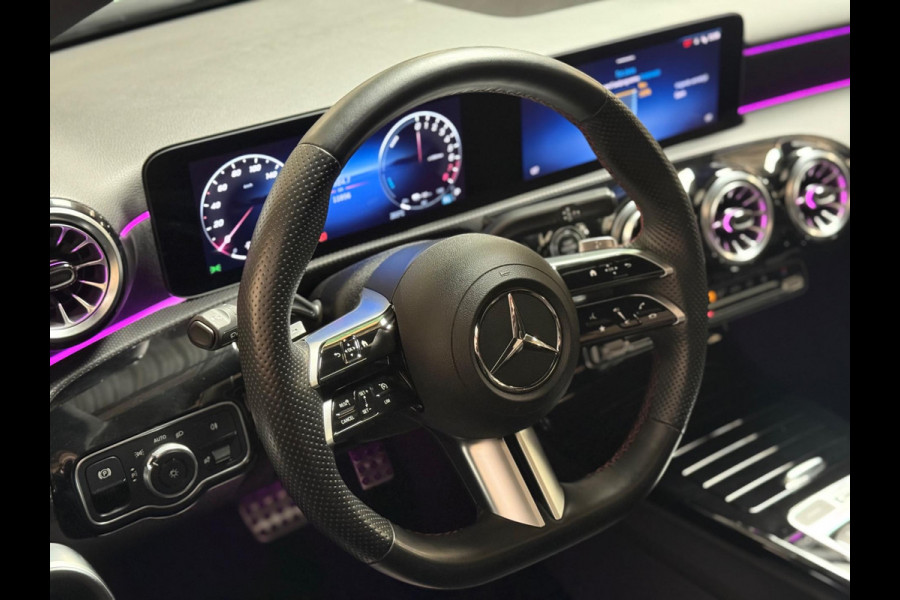 Mercedes-Benz A-Klasse 250 e AMG Line | pano | sfeerverlichting | camera | Stoelverwarming | keyless