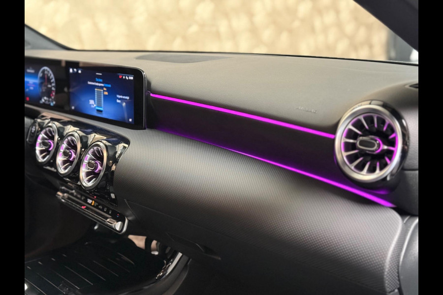 Mercedes-Benz A-Klasse 250 e AMG Line | pano | sfeerverlichting | camera | Stoelverwarming | keyless