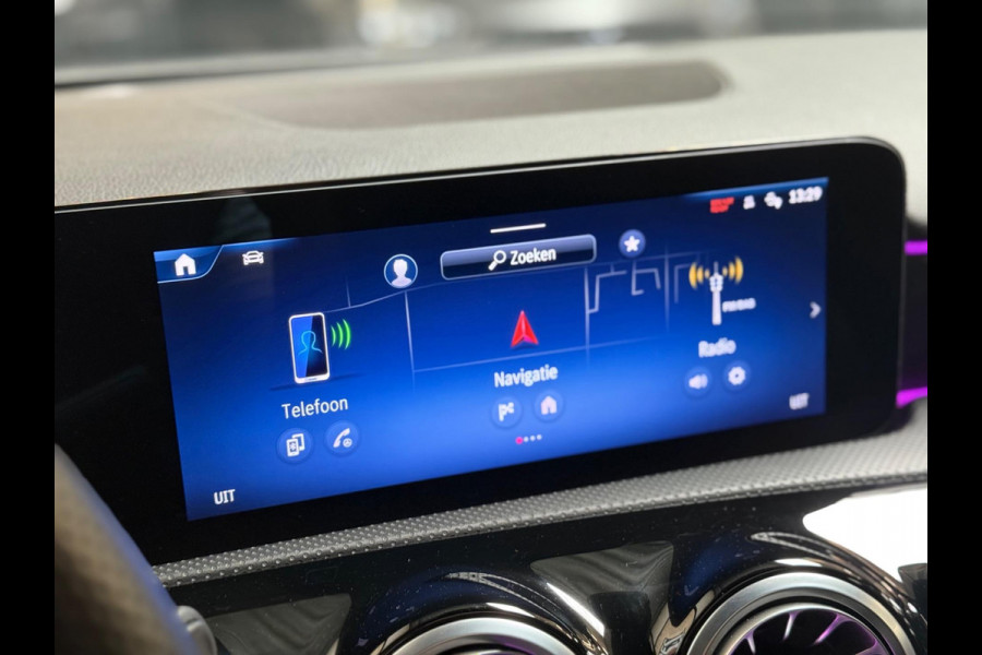 Mercedes-Benz A-Klasse 250 e AMG Line | pano | sfeerverlichting | camera | Stoelverwarming | keyless