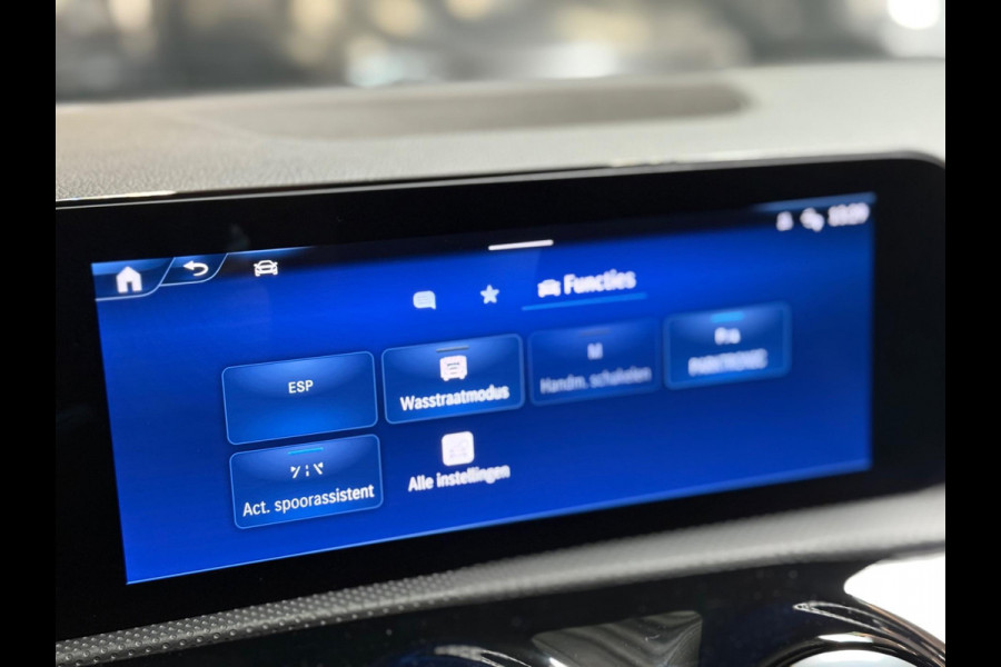 Mercedes-Benz A-Klasse 250 e AMG Line | pano | sfeerverlichting | camera | Stoelverwarming | keyless