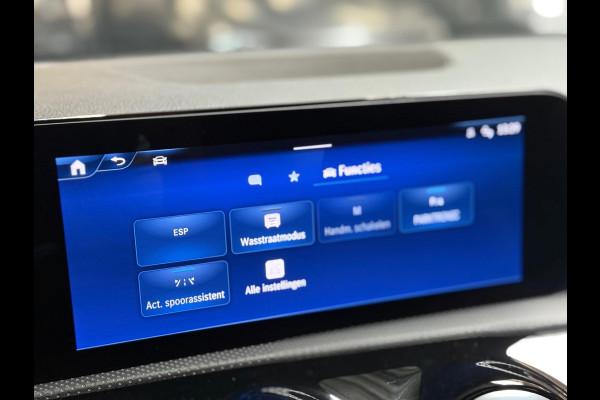 Mercedes-Benz A-Klasse 250 e AMG Line | pano | sfeerverlichting | camera | Stoelverwarming | keyless