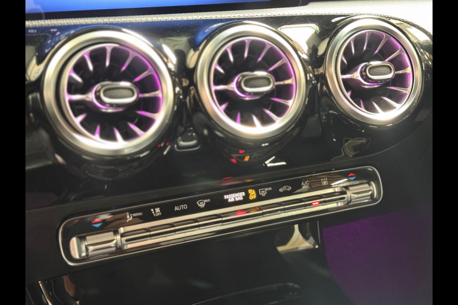 Mercedes-Benz A-Klasse 250 e AMG Line | pano | sfeerverlichting | camera | Stoelverwarming | keyless