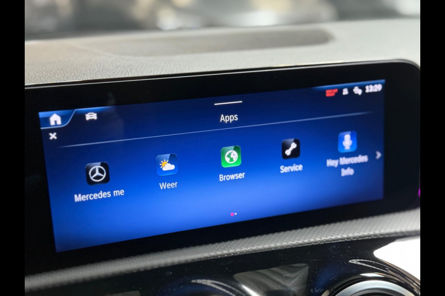 Mercedes-Benz A-Klasse 250 e AMG Line | pano | sfeerverlichting | camera | Stoelverwarming | keyless