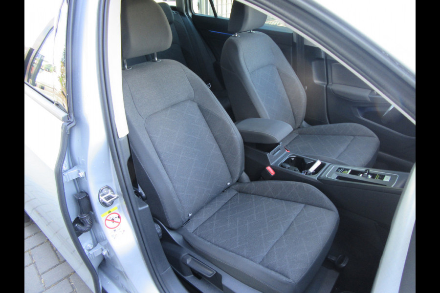 Volkswagen GOLF Variant 1.0 eTSI DSG Life, Navigatie, Camera, Standverw. 18 Inch