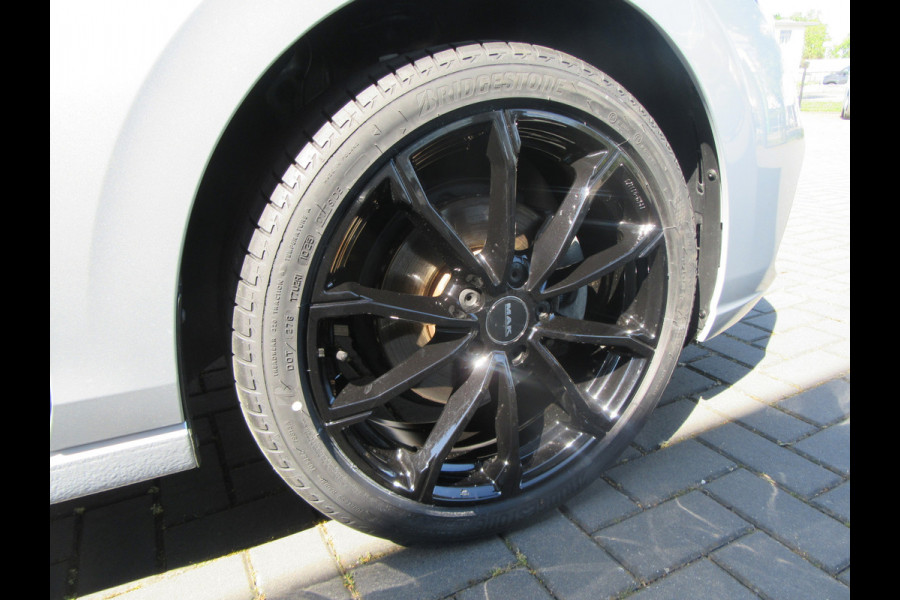 Volkswagen GOLF Variant 1.0 eTSI DSG Life, Navigatie, Camera, Standverw. 18 Inch
