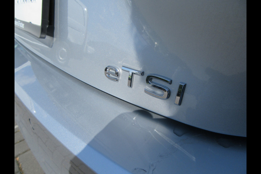 Volkswagen GOLF Variant 1.0 eTSI DSG Life, Navigatie, Camera, Standverw. 18 Inch