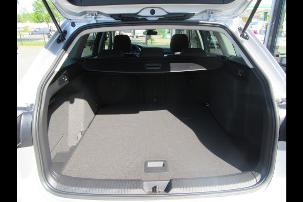 Volkswagen GOLF Variant 1.0 eTSI DSG Life, Navigatie, Camera, Standverw. 18 Inch