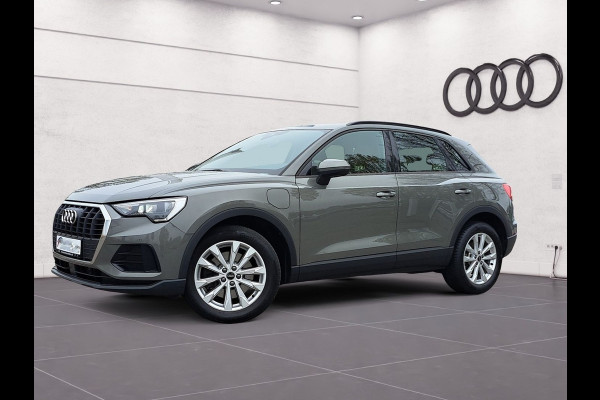 Audi Q3 45 TFSI e ** VIRTUAL, BRUIN LEDER, PANORAMA, APPLE, 18-inch LMV, ALLWETTER BND  ** 1e EIG - UNFALLFREI ** ** INFORMEER OOK NAAR ONZE AANTREKKELIJKE FINANCIAL-LEASE TARIEVEN **