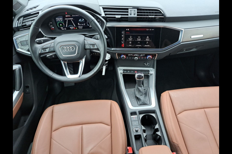 Audi Q3 45 TFSI e ** VIRTUAL, BRUIN LEDER, PANORAMA, APPLE, 18-inch LMV, ALLWETTER BND  ** 1e EIG - UNFALLFREI ** ** INFORMEER OOK NAAR ONZE AANTREKKELIJKE FINANCIAL-LEASE TARIEVEN **