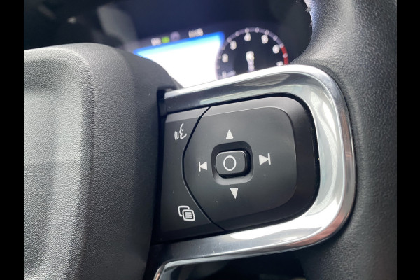Volvo XC40 2.0 T4 Momentum Navigatie Full-led Trekhaak