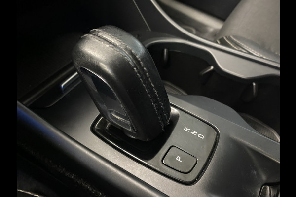 Volvo XC40 2.0 T4 Momentum Navigatie Full-led Trekhaak
