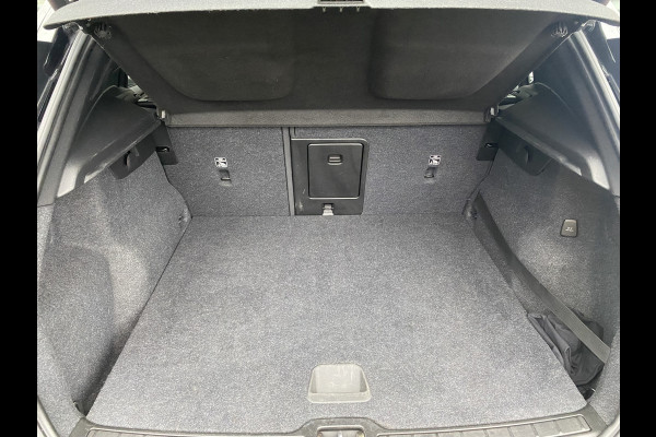 Volvo XC40 2.0 T4 Momentum Navigatie Full-led Trekhaak