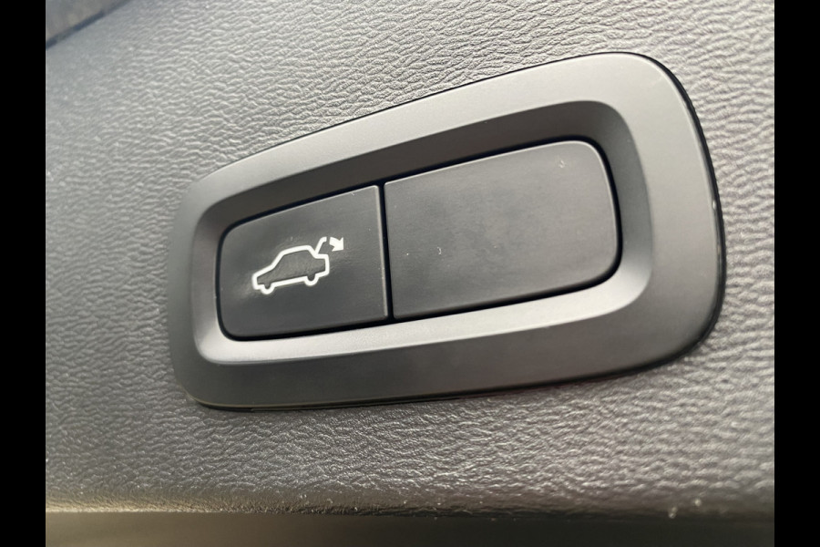 Volvo XC40 2.0 T4 Momentum Navigatie Full-led Trekhaak