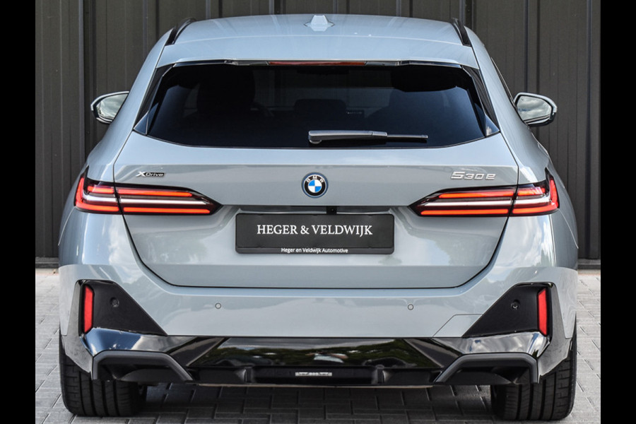 BMW 5 Serie Touring 530e xDrive M Sport | DRIVING ASS. PLUS | HARMAN KARDON | ELEKTR. TREKHAAK | ACHTERUITRIJ CAMERA | AMBIANCE VERLICHTING