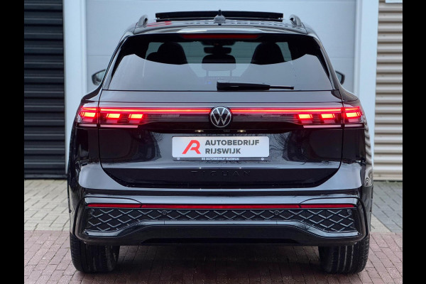 Volkswagen Tiguan 1.5 eTSI R-Line Pano/H&K/Camera/Dodehoek