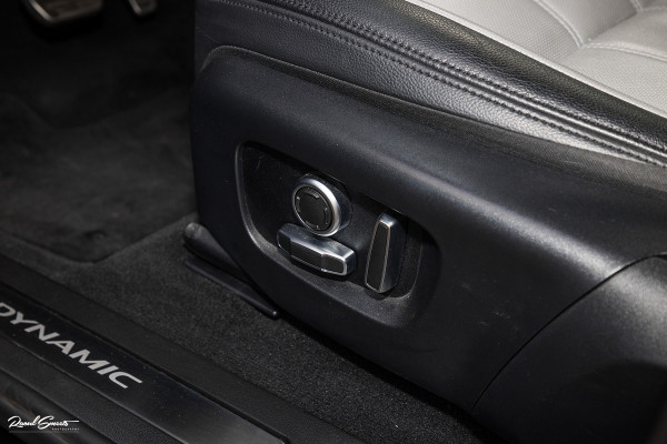 Land Rover Range Rover Evoque 1.5 P300e AWD R-Dynamic SE | Panorama dak | Adaptieve cruise | Apple carplay | 20 inch |