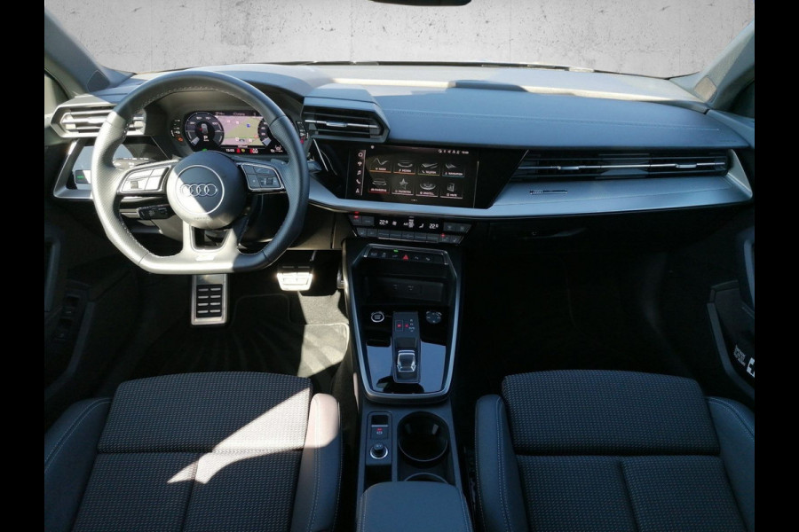 Audi A3 Sportback 45 TFSI e S-LINE ** LED, VIRTUAL, PANORAMA, ACC, SPOORASS, CAMERA ** 1e EIG - Slechts 18.500 km. ** ** INFORMEER OOK NAAR ONZE AANTREKKELIJKE FINANCIAL-LEASE TARIEVEN **