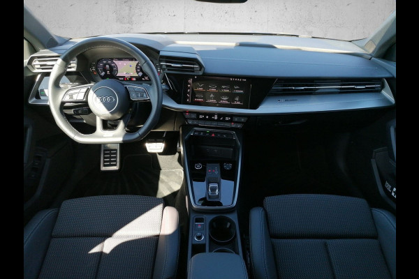 Audi A3 Sportback 45 TFSI e S-LINE ** LED, VIRTUAL, PANORAMA, ACC, SPOORASS, CAMERA ** 1e EIG - Slechts 18.500 km. ** ** INFORMEER OOK NAAR ONZE AANTREKKELIJKE FINANCIAL-LEASE TARIEVEN **